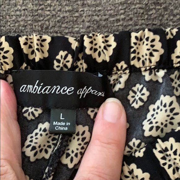 Shorts - Picture 3 of 3